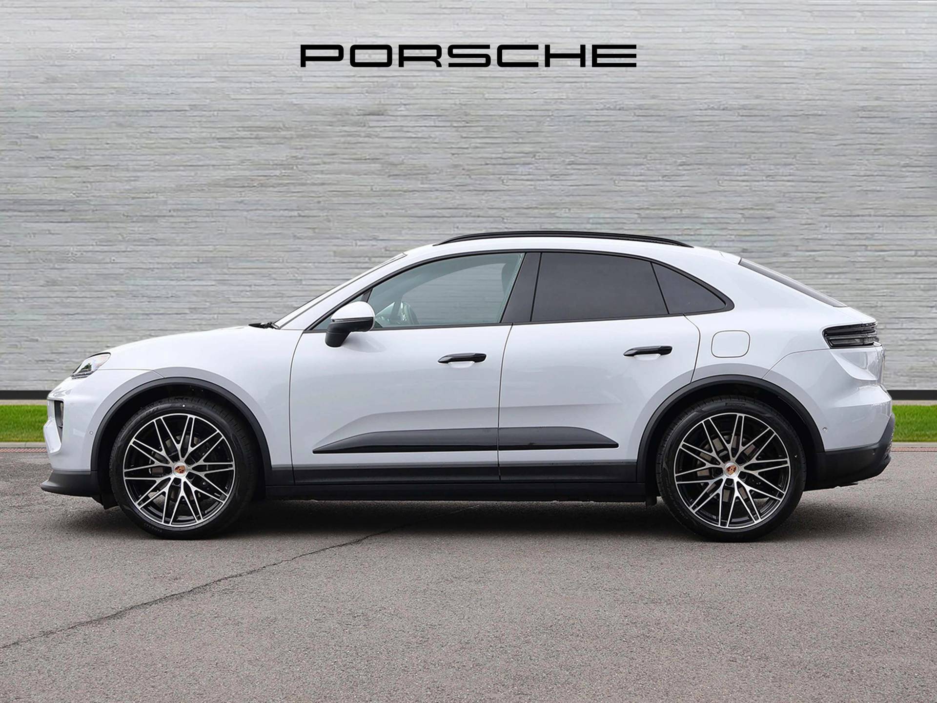Macan, photo 2 of 29