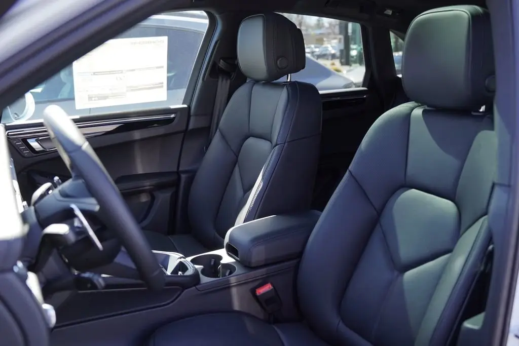 2026 Porsche Macan - Photo 40