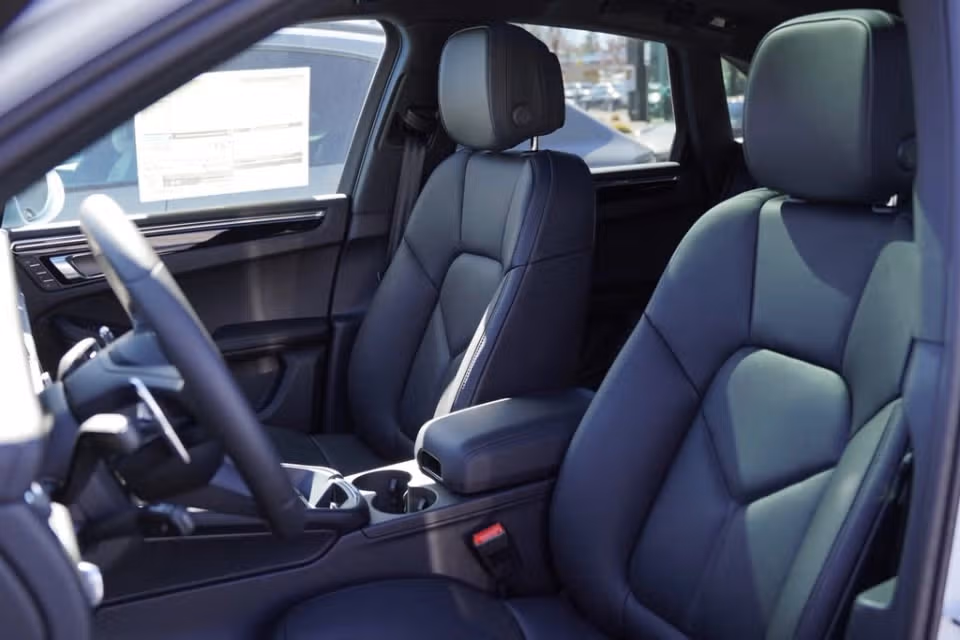2026 Porsche Macan - Photo 35