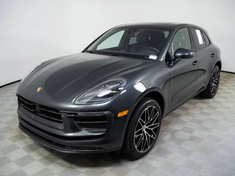 2025 Porsche Macan Base