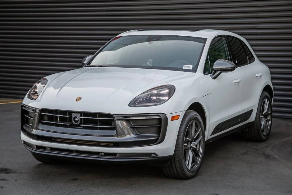2025 Porsche Macan T
