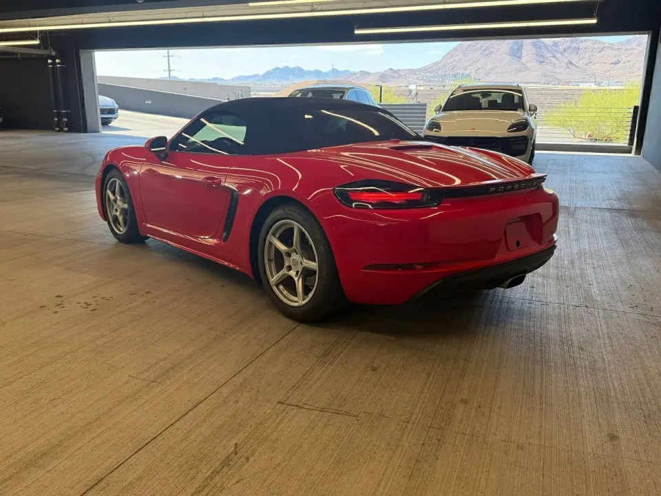 2024 Porsche 718 23
