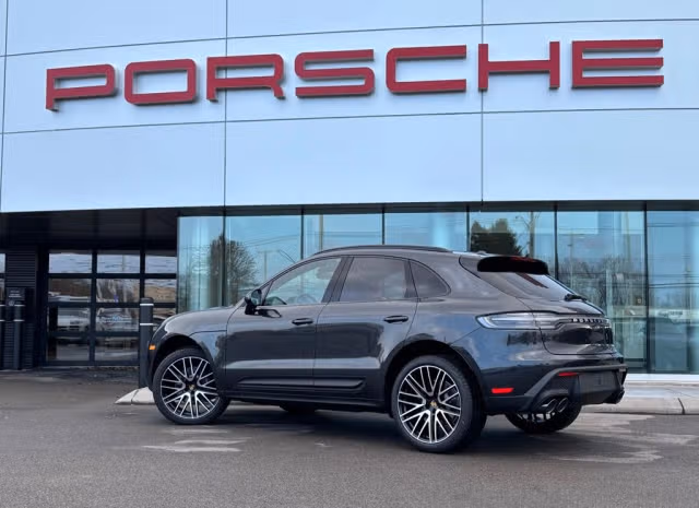 2026 Porsche Macan T - Photo 18