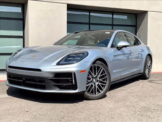 2025 Porsche Panamera 4's photo