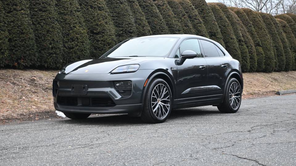 2025 Porsche Macan Base