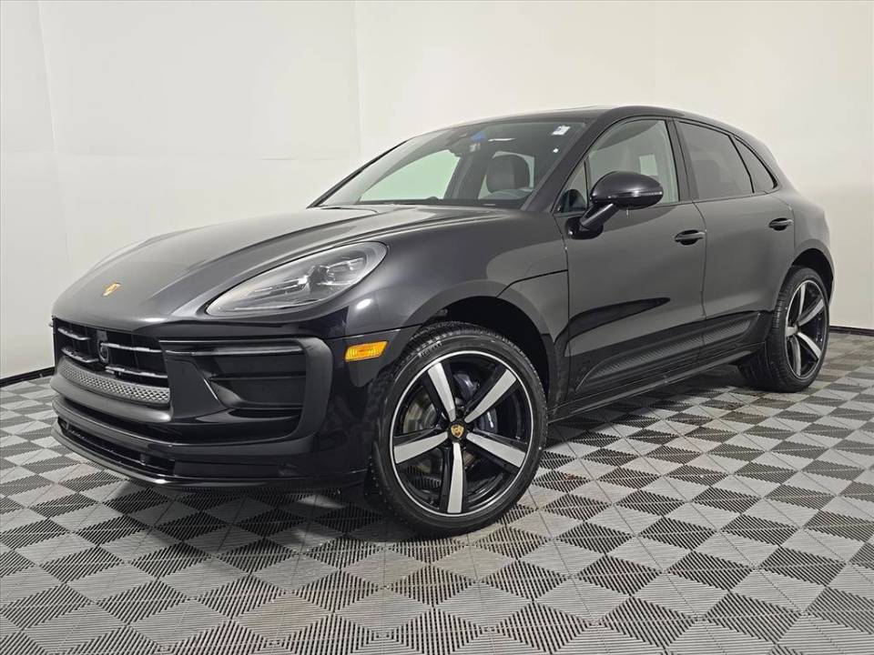 2026 Porsche Macan Base