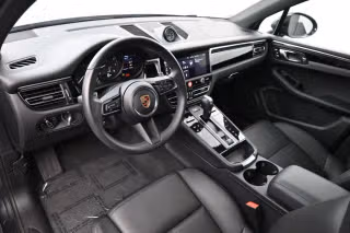 2025 Porsche Macan T - Photo 25
