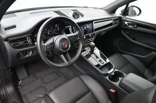 2025 Porsche Macan T - Photo 29