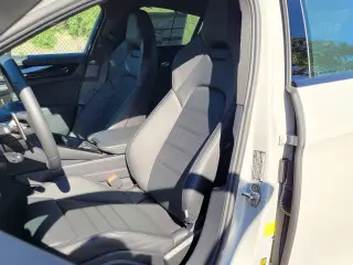 2025 Porsche Panamera 4 E-Hybrid - Photo 37