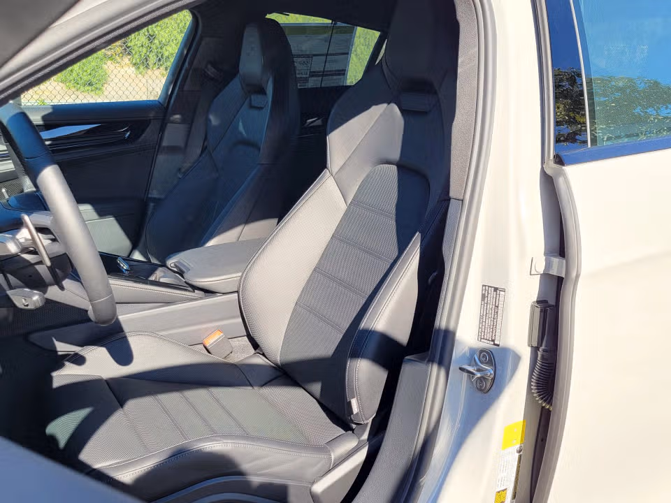 2025 Porsche Panamera 4 E-Hybrid - Photo 35