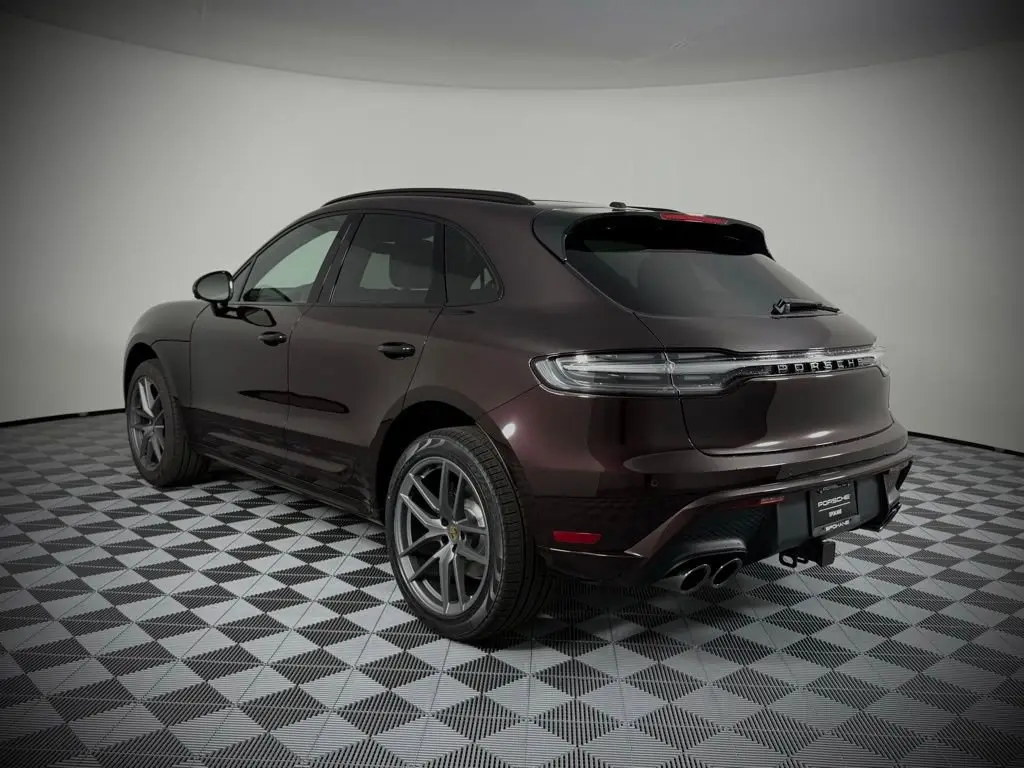 2025 Porsche Macan T - Photo 24