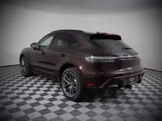 2025 Porsche Macan T - Photo 17