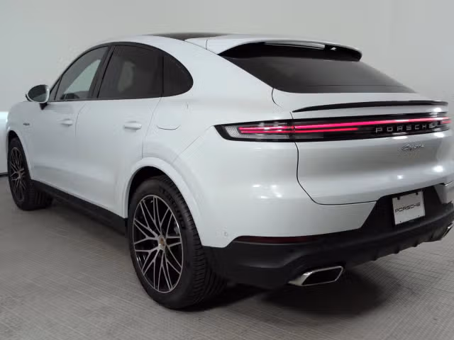 2026 Porsche Cayenne Coup E-Hybrid - Photo 18