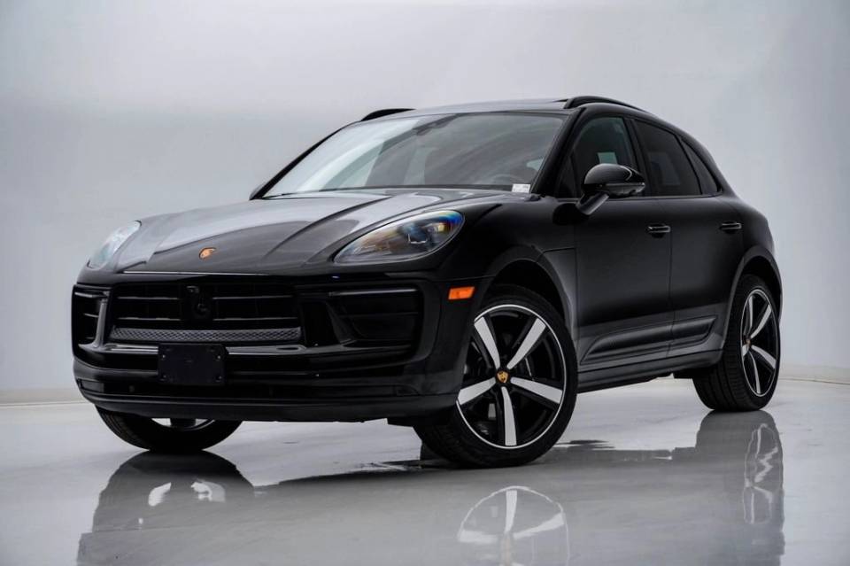 2025 Porsche Macan T