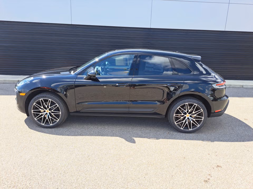 2026 Porsche Macan - Photo 11