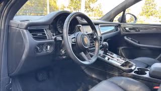 2025 Porsche Macan - Photo 25