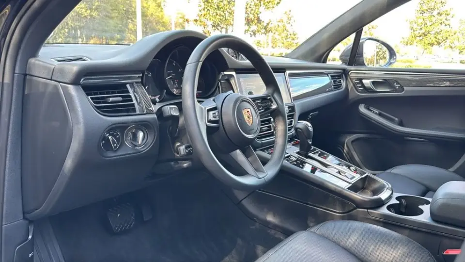 2025 Porsche Macan - Photo 31