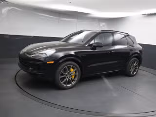 2022 Porsche Cayenne Turbo S E-Hybrid's photo