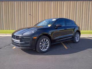 2026 Porsche Macan -'s photo