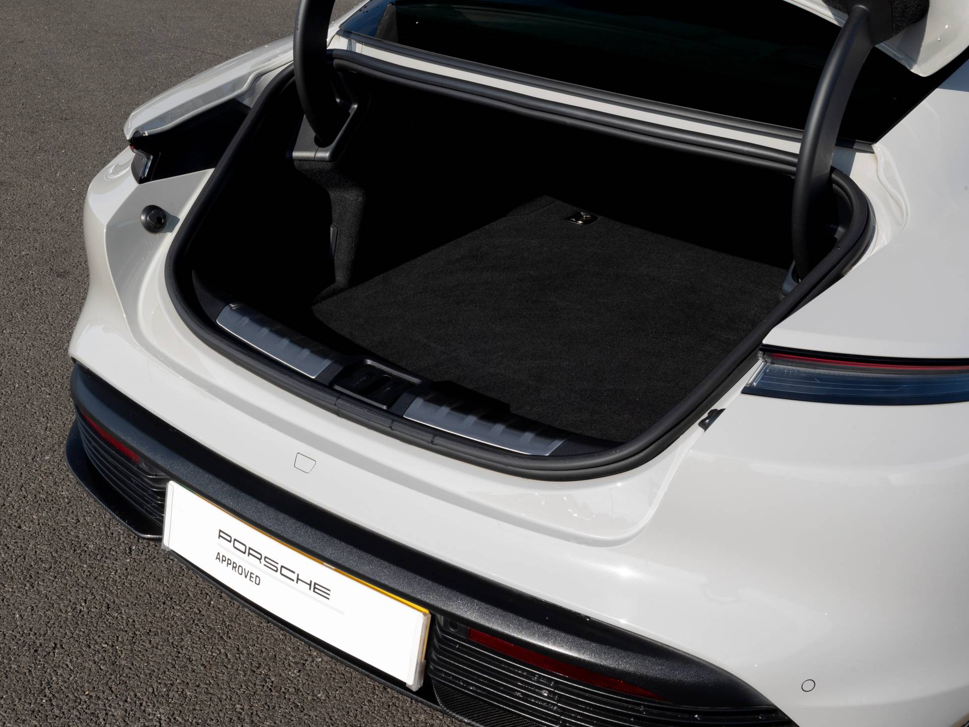 Taycan GTS, photo 86 of 86