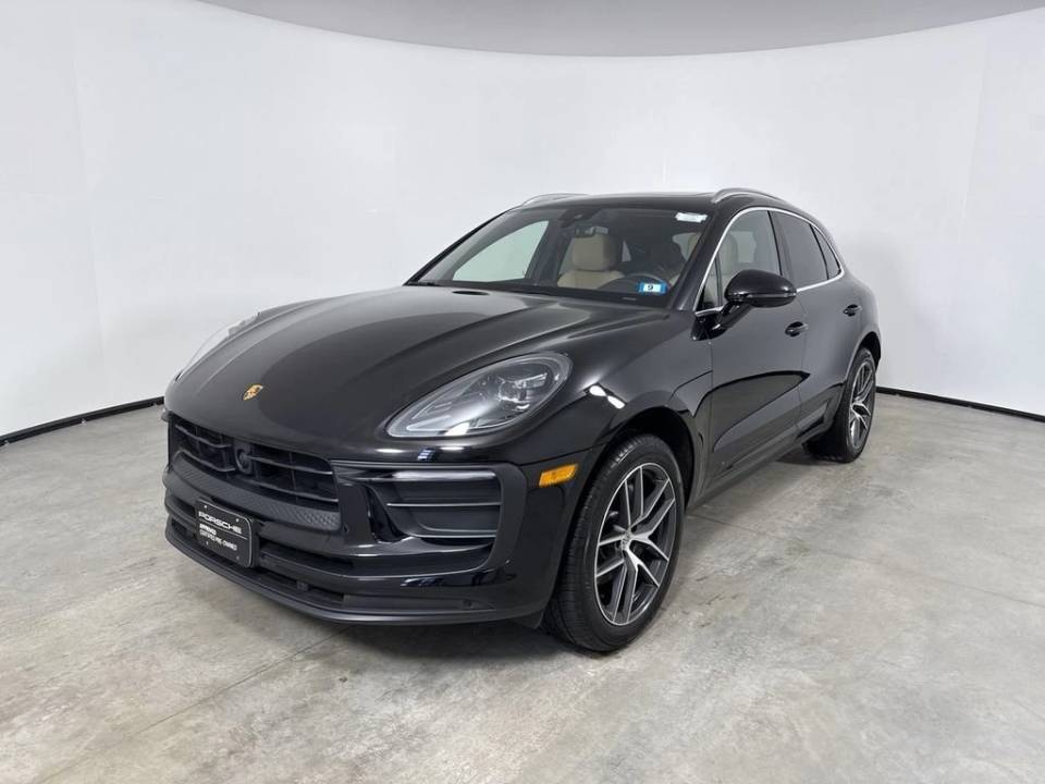 2025 Porsche Macan Base
