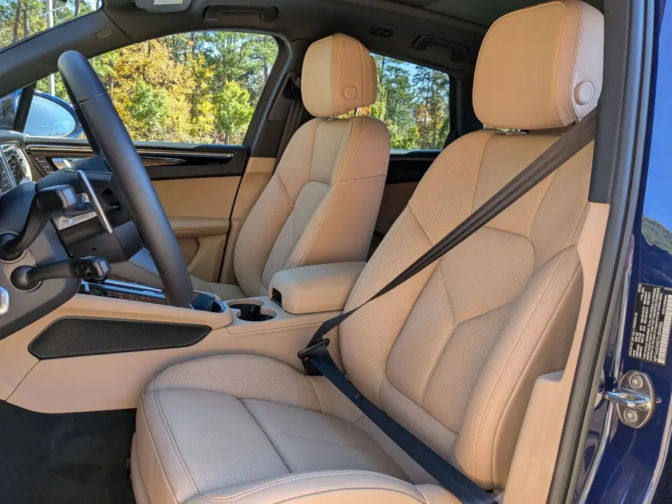 2026 Porsche Macan T - Photo 39