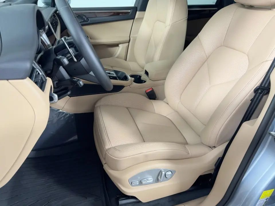 2026 Porsche Macan T - Photo 39