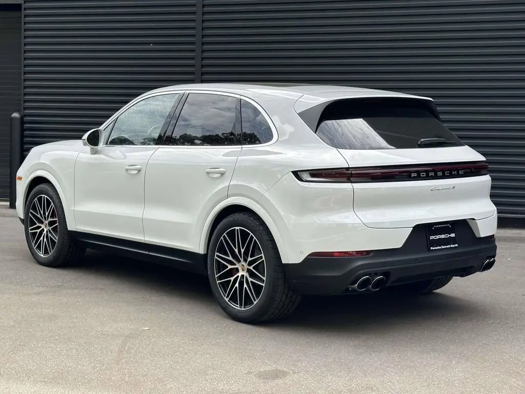 2025 Porsche Cayenne S - Photo 24