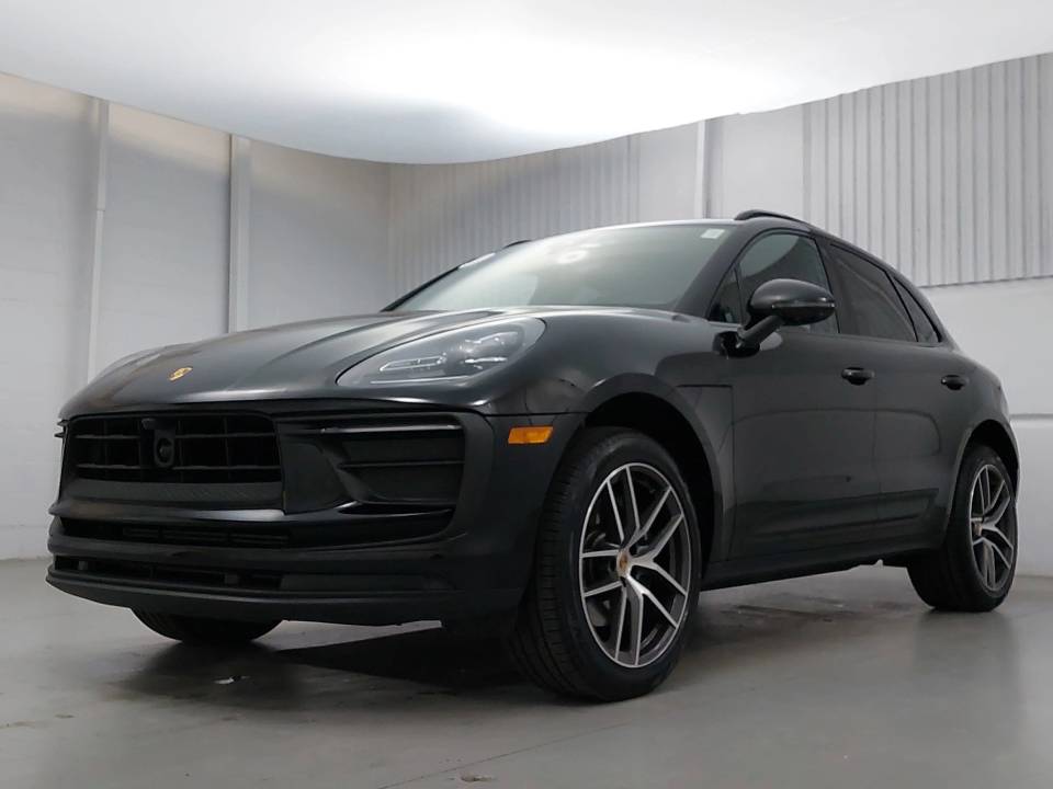 2026 Porsche Macan Base