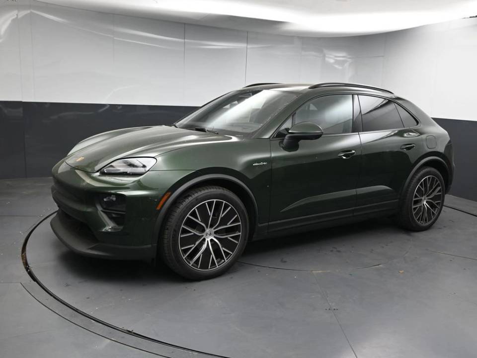 2026 Porsche Macan Base