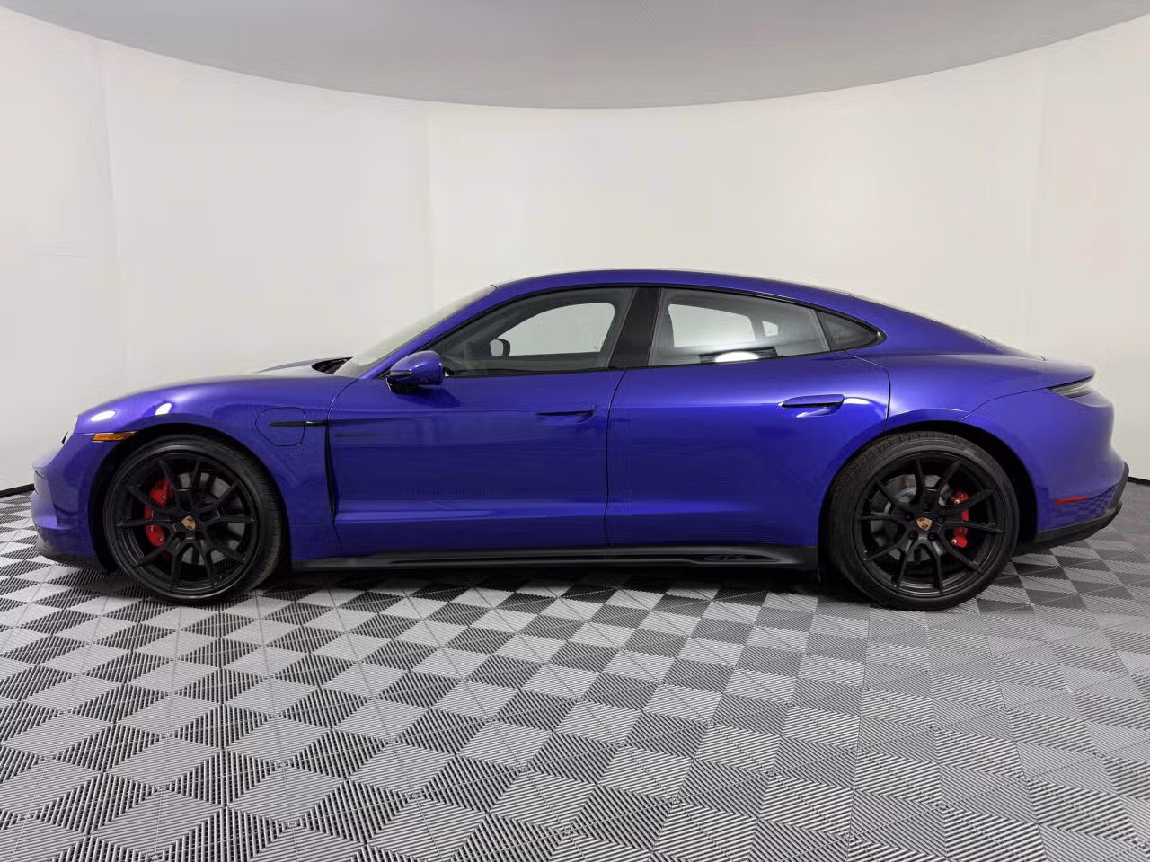 2026 Porsche Taycan GTS - Photo 12