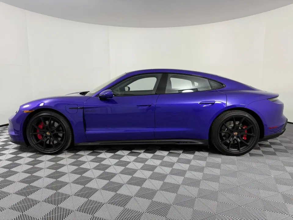 2026 Porsche Taycan GTS - Photo 15