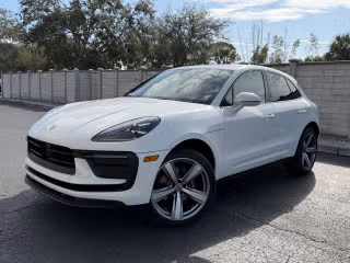 2025 Porsche Macan -'s photo