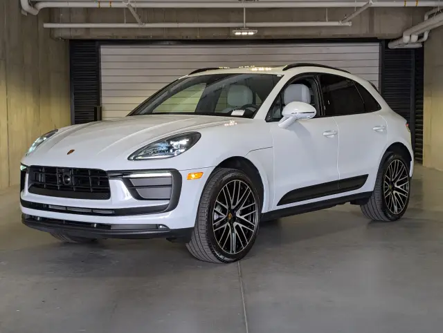 2026 Porsche Macan T - Photo 6