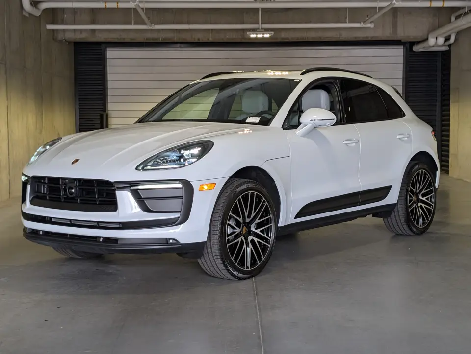 2026 Porsche Macan T - Photo 7