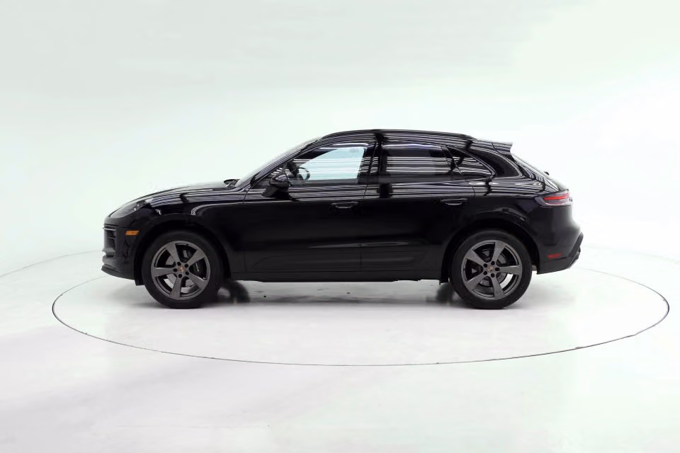 2026 Porsche Macan T - Photo 11