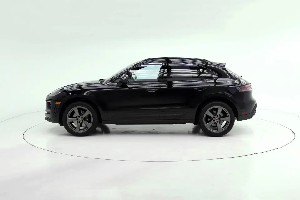 2026 Porsche Macan T - Photo 15