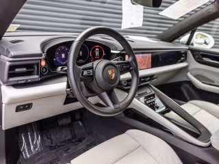 2025 Porsche Macan Base - Photo 25
