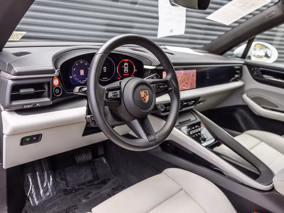 2025 Porsche Macan Base - Photo 27