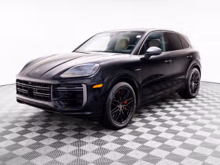 2025 Porsche Cayenne Turbo E-Hybrid's photo