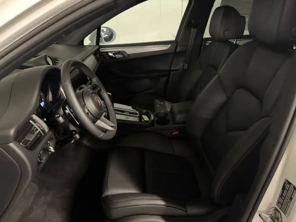 2026 Porsche Macan - Photo 39