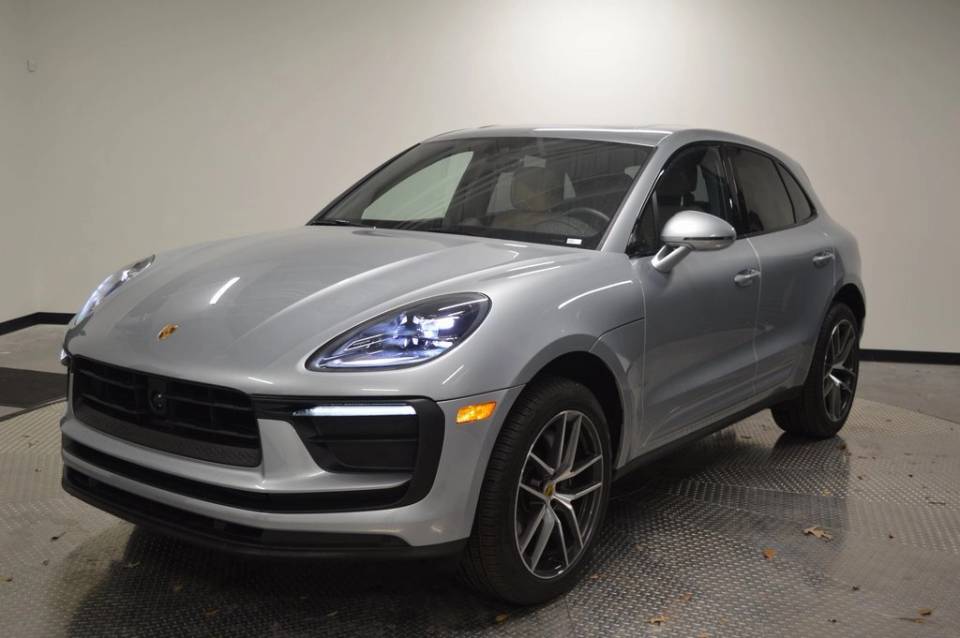 2025 Porsche Macan Base