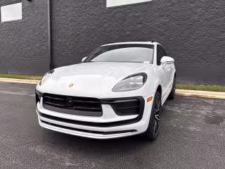 2025 Porsche Macan's photo