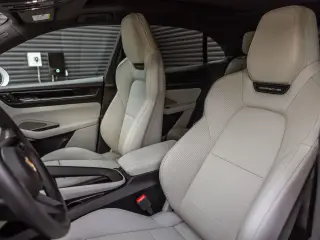 2025 Porsche Macan Base - Photo 37