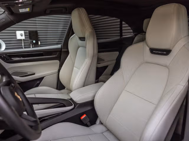 2025 Porsche Macan Base - Photo 34