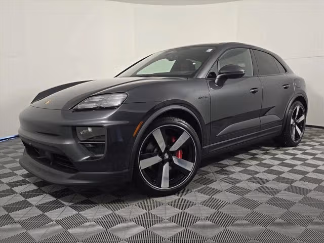 Used 2025 Porsche Macan S with VIN WP1AB2XA8SL154509 for sale in Waukesha, WI