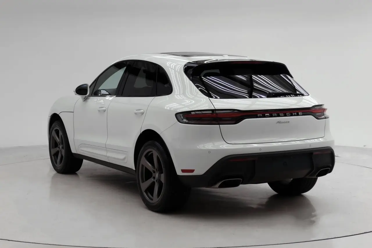 2026 Porsche Macan T - Photo 24