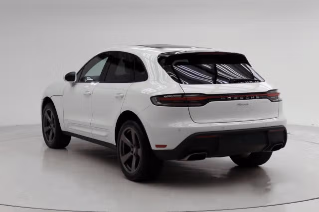 2026 Porsche Macan T - Photo 18