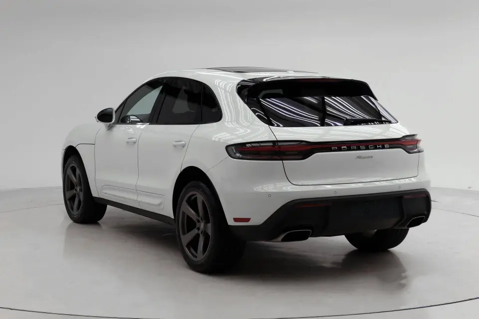2026 Porsche Macan T - Photo 23