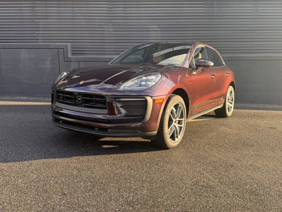 2025 Porsche Macan Base